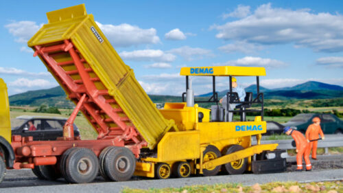 Kibri 11652 H0 DEMAG Straßendeckenfertige