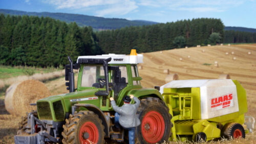 Kibri 12233 H0 Traktor Fendt mit Anbauger