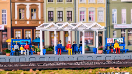 Kibri 38114 H0 Deko-Set Sitzende Figuren