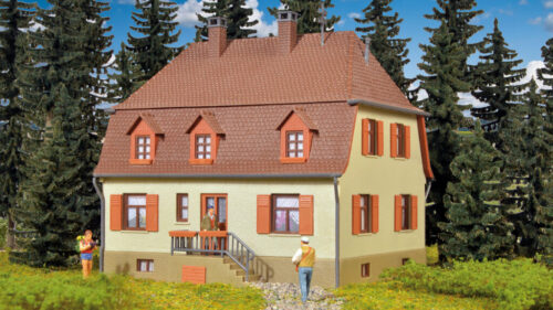 Kibri 38166 H0 Wohnhaus mit Walmdach