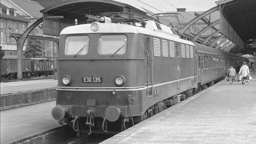 PIKO 51744 E-Lok BR E 10 DB III + DSS PluX22