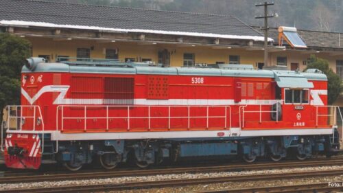 PIKO 52713 ~Diesellok DF7C Shanghai Railway + PluX22 Dec.