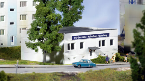 PIKO 61148 Plattenbau Gaststätte