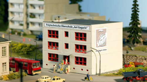 PIKO 61150 Plattenbau Schule POS