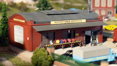 PIKO 61833 Koffer-Fabrik Mopsinger